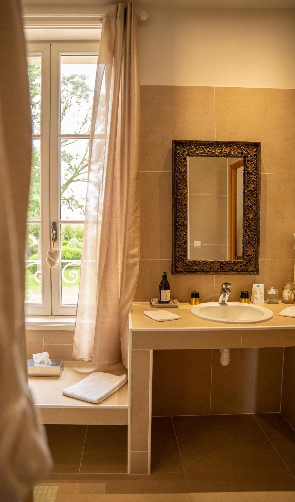 Chateau De Lussac Lussac  Kamer foto