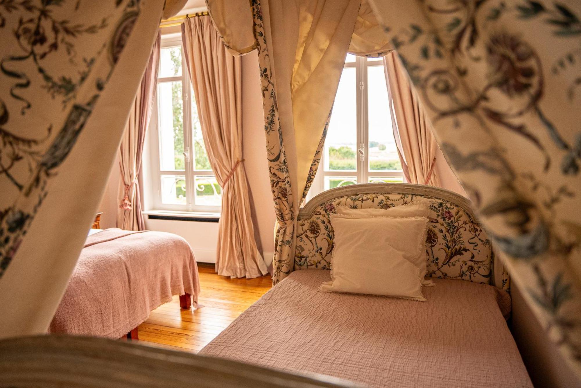 Chateau De Lussac Lussac  Kamer foto
